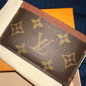 Great condition LV Monogram Cardholder comes with original packaging.